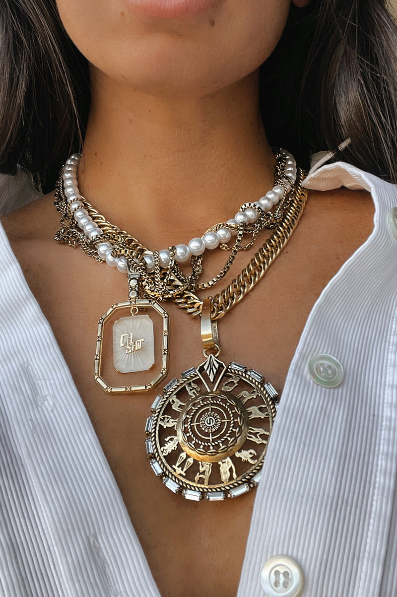 DYLAN LEX Suki Necklace | A Neckmess with Pearls and Frosted Glass Pendant
